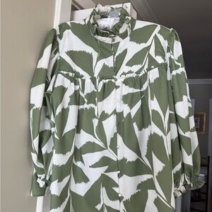 Crosby Green and White Leaf Print Blouse Sz.L